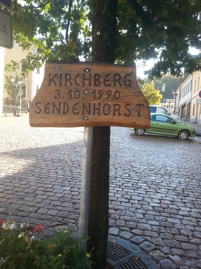Die Sendenhorster Eiche vorm Rathaus in Kirchberg